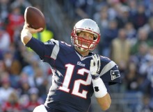 Por desinflar los balones la NFL multa a los New England Patriots por $1 millón
